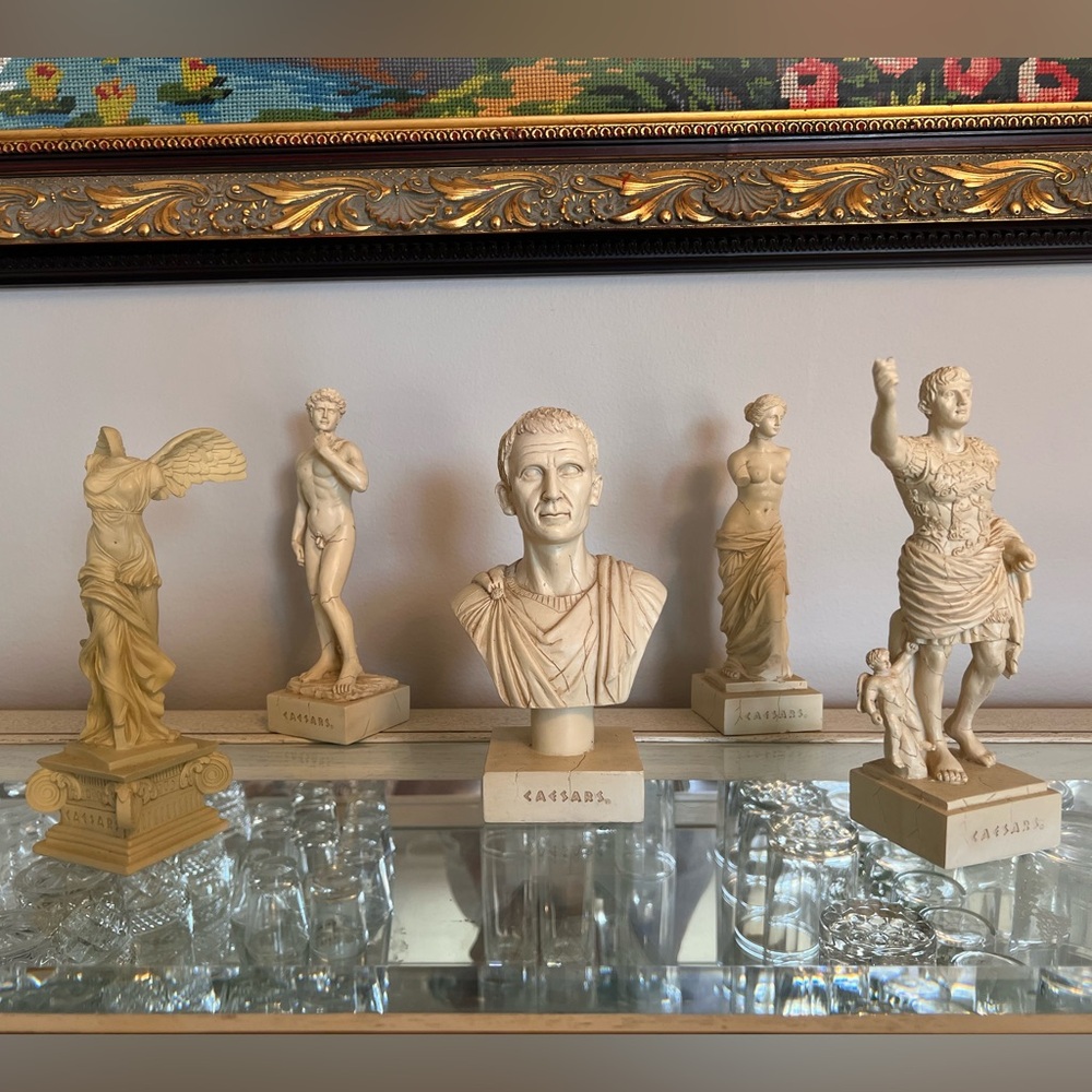 CAESAR’S PALACE Roman/Mythological Figure Set